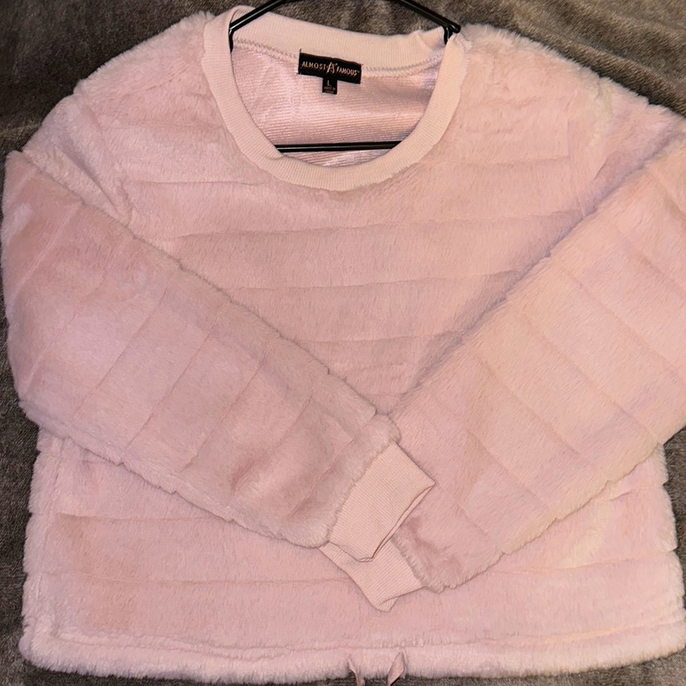 long sleeve cropped shirt good conditions pink & soft